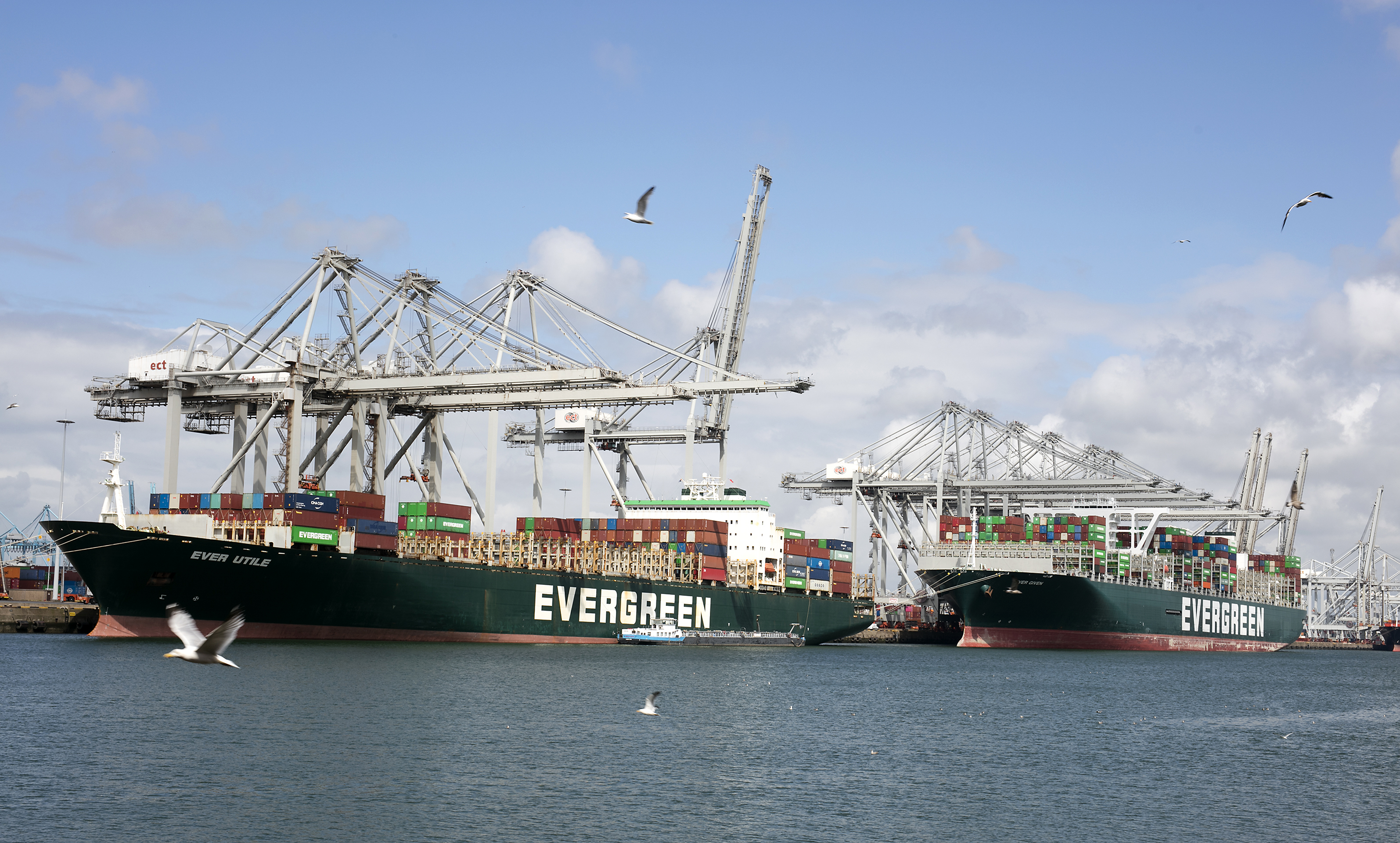 De containerterminal van ECT in de Rotterdamse haven