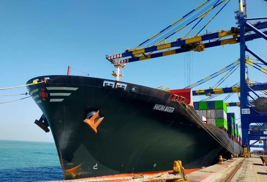 20220304 'Hakuna Matata' van Sea Lead Shipping