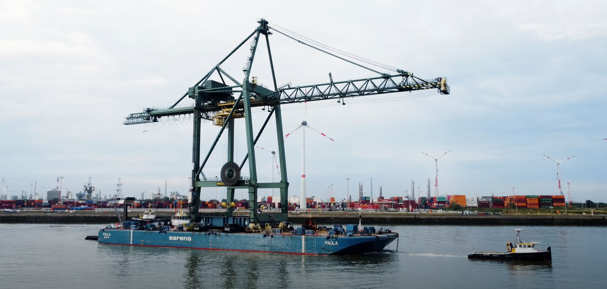 20220915 Antwerpen PSA Antwerp verhuist containerkraan Kaai 869 naar Kaai 703