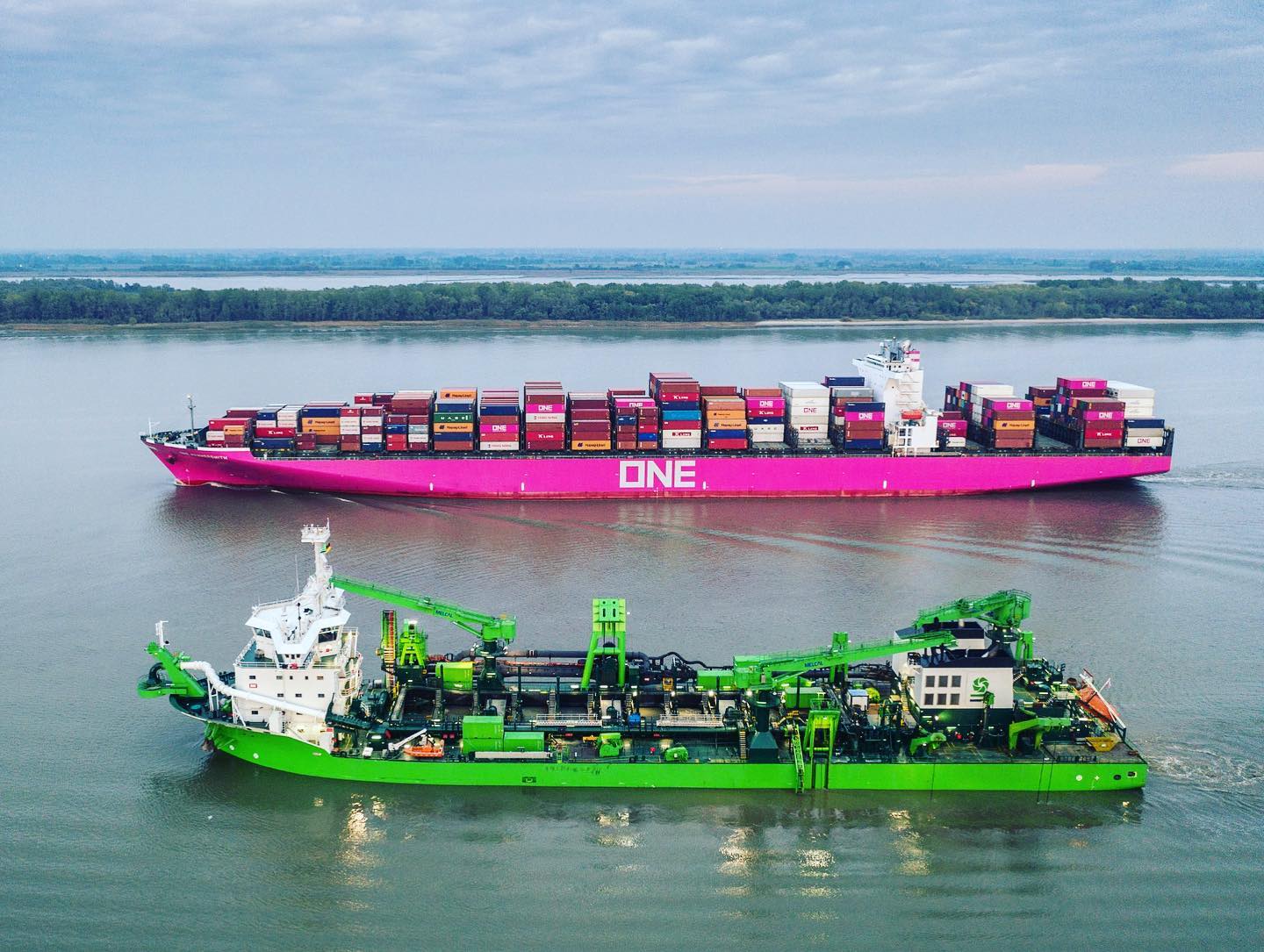 20220510 Containerschip ONE op Elbe