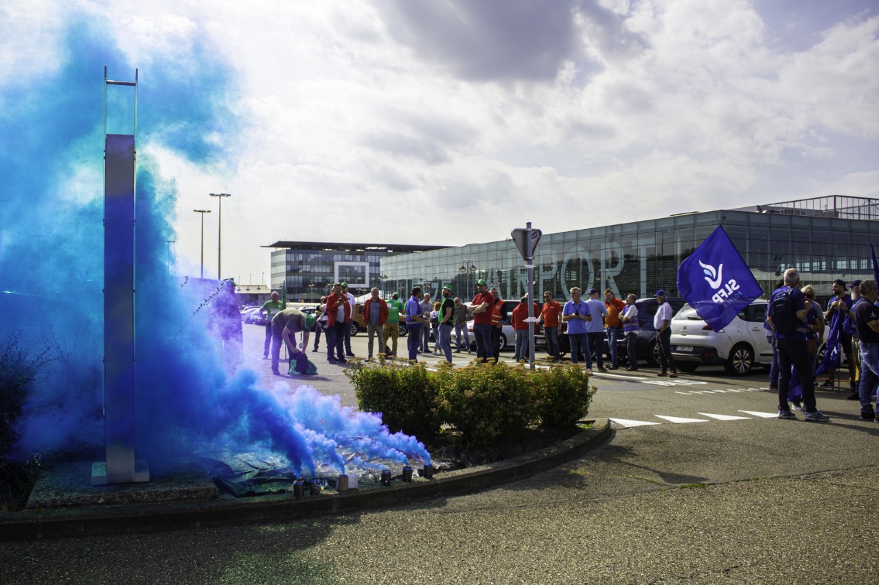 20220830 Liege Airport betoging politie 