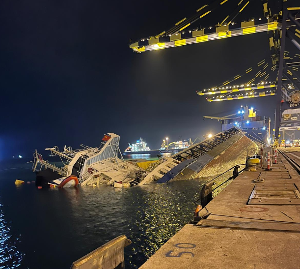 20220920 - De Sea Eagle kapseisde in de haven van Iskenderun