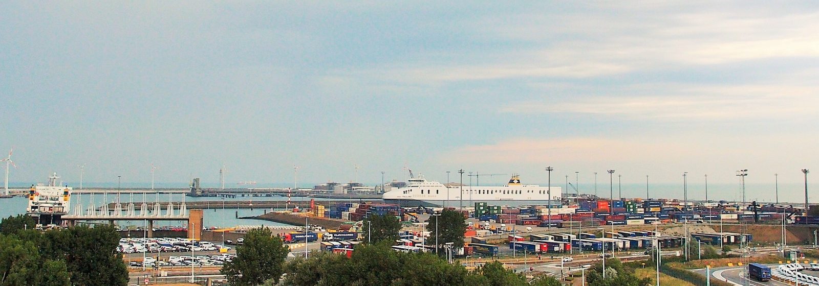 Terminal C.RO Ports aan het Brittanniadok in Zeebrugge.