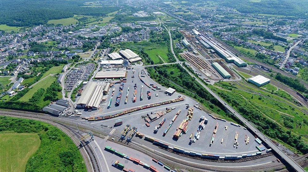 Terminal Container Athus nabij Luxemburg en Frankrijk behandelt multimodale containertrafieken met de Noordzeehavens