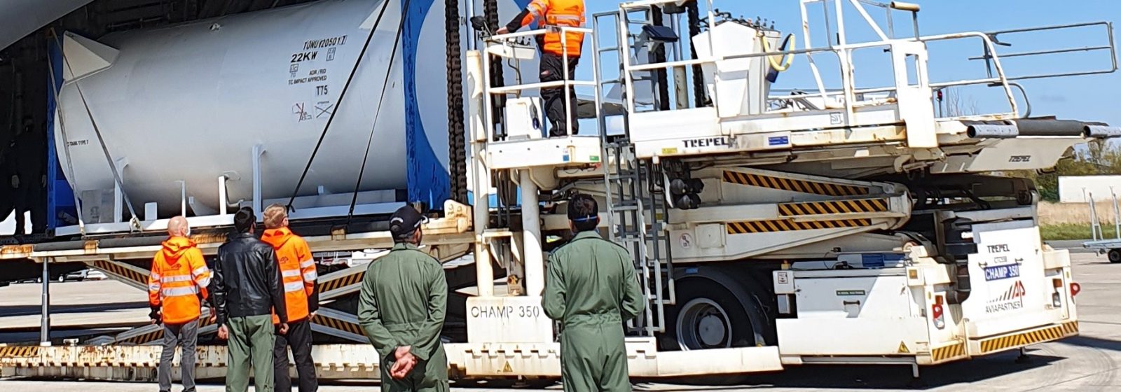 Gosselin Logistics coördineert het laden van zuurstofcontainers op de luchthaven van Oostende naar India