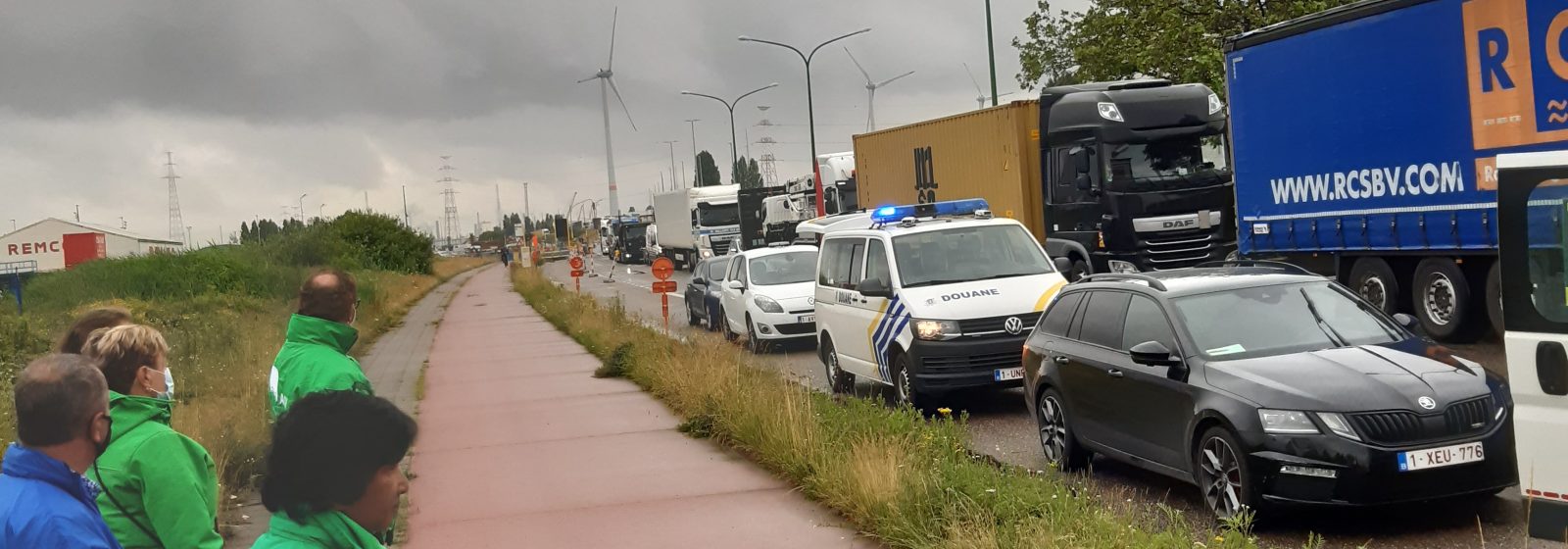 De douane voert actie op verschillende wegen in en rond Antwerpse haven