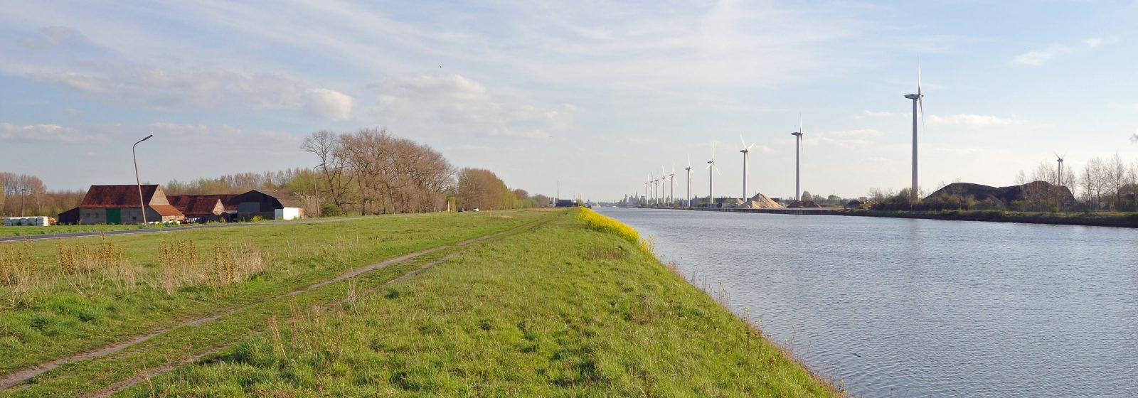 Het Boudewijnkanaal tussen Zeebrugge en Brugge