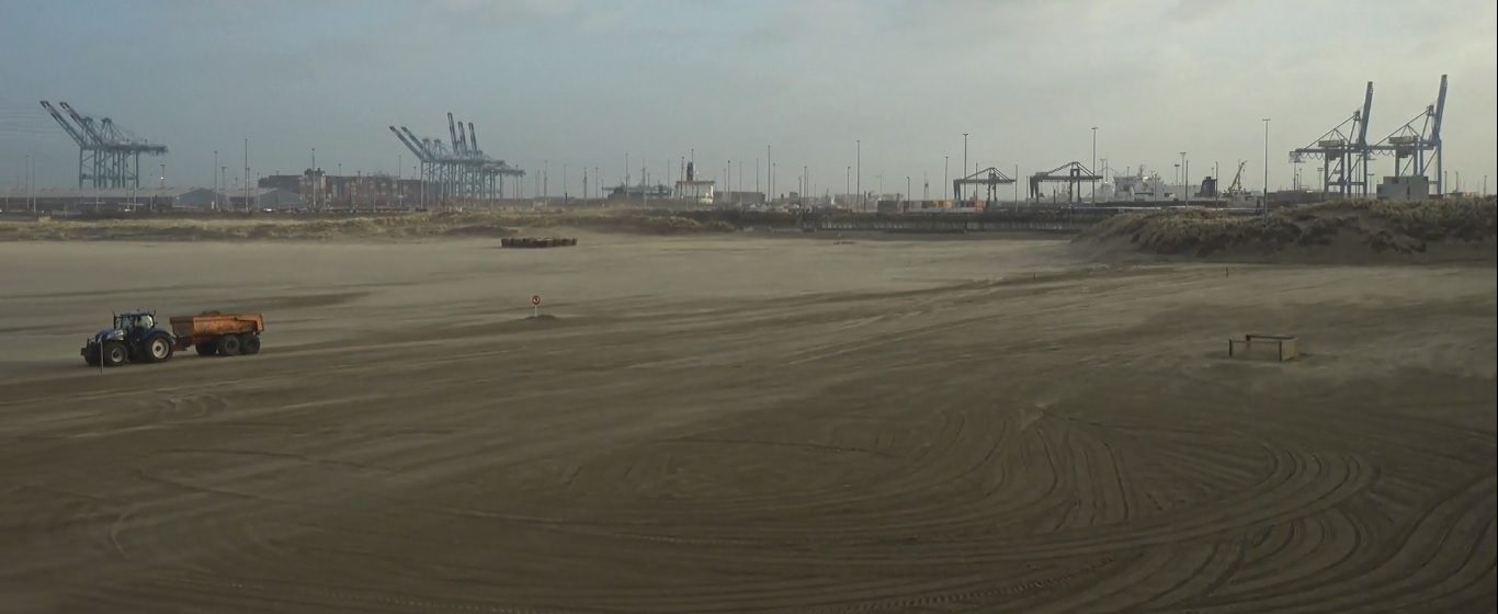 Storm verhindert het behandelen van containerschepen in Zeebrugge