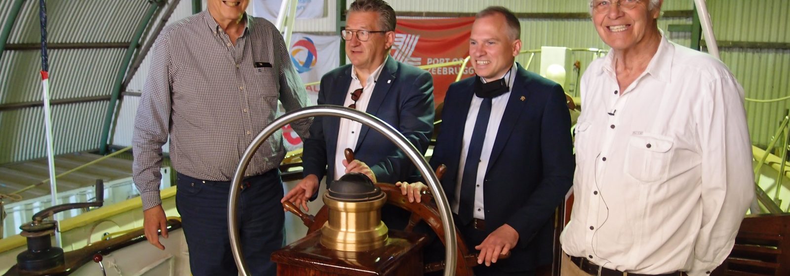 Staf Wittevrongel, burgemeester en havenvoorzitter Zeebrugge Dirk De fauw, Vlaams minister Matthias Diependaele en Piet Wittevrongel