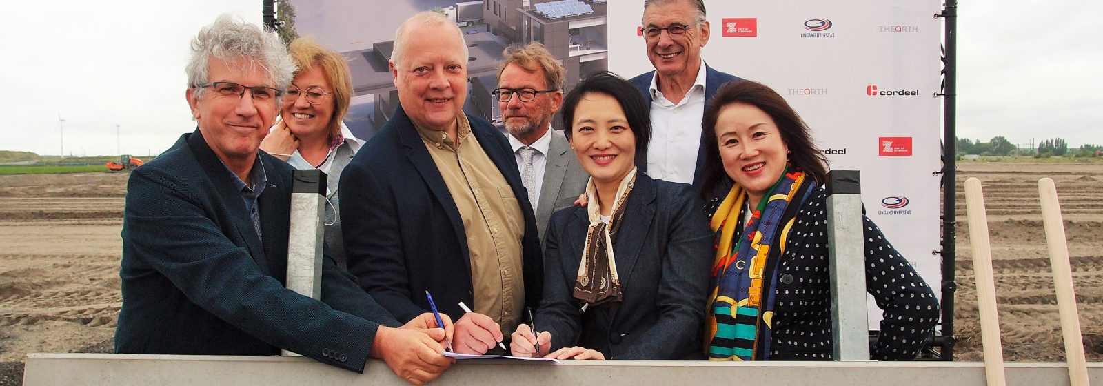 Ondertekening raamakoord bij de eerste spadesteek van Lingang in Zeebrugge