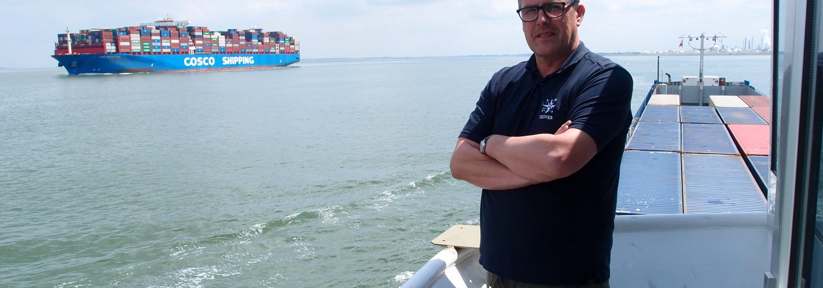 Schipper Patrick Verheyen van containerbarge 'Polybotes' uit de vloot van PortConnect