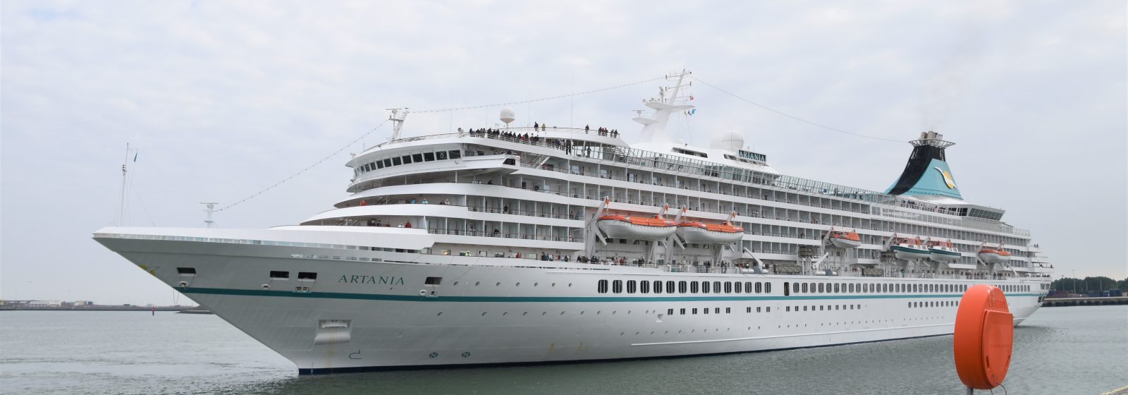 Cruiseschip 'MS Artania' in Zeebrugge