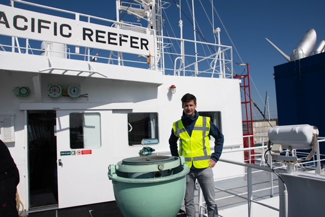 Antwerpenaar Mathias Verhaert aan boord van het cargoschip 'Pacific Reefer'