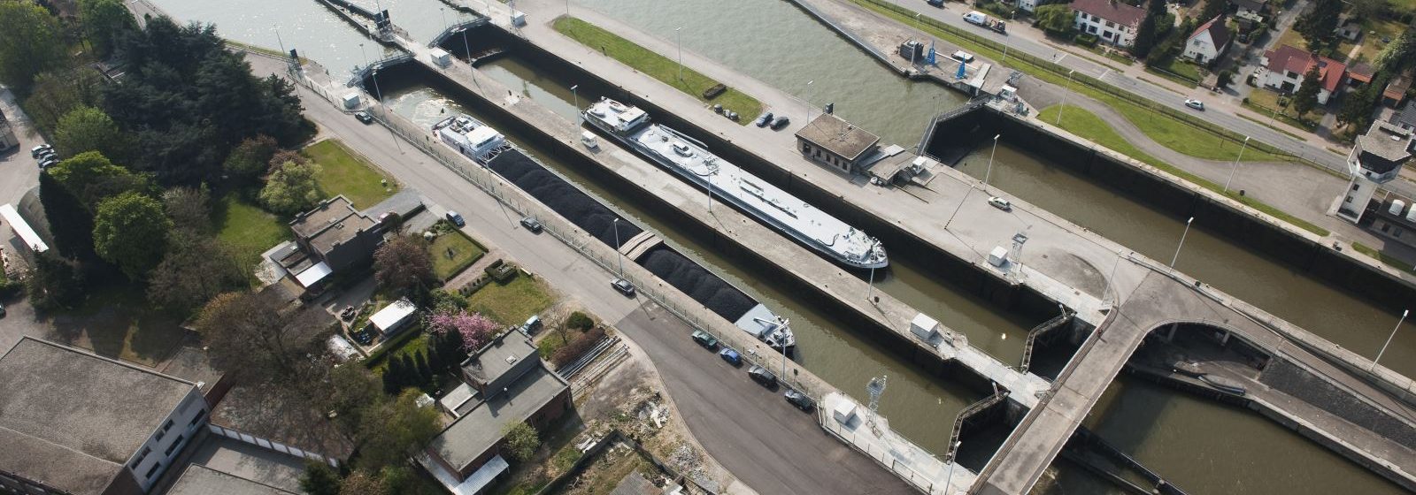 Albertkanaal - brug sluis Wijnegem