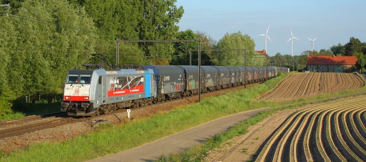 De eerste trein van DB Cargo met een BE-licentie