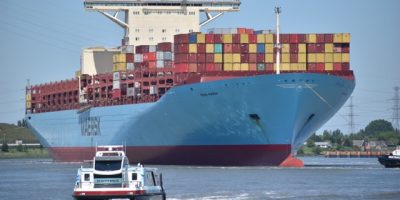 De 'Emma Maersk' (17.816 teu) bij aankomst aan het Deurganckdok