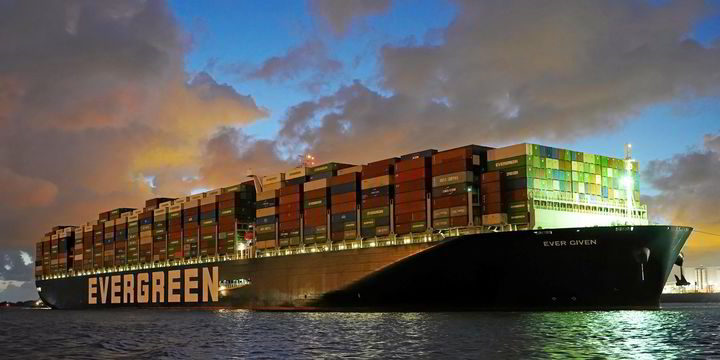 De 'Ever Given' kwam op 29 juli voor het ochtendgloren in de Rotterdamse Amazonehaven aan