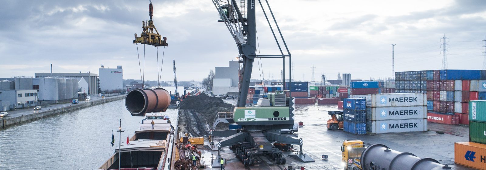 Gosselin Group verscheept special cargo per binnenschip op terminal in Deurne