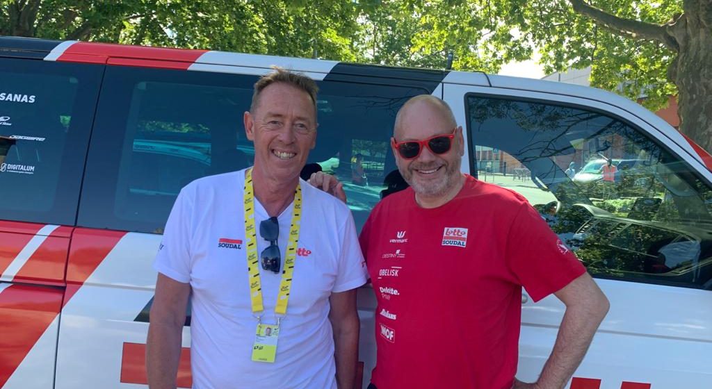 Oud-wielrenner Eric Vanderaerden naast Benny Smets (Ninatrans) in de Tour de France