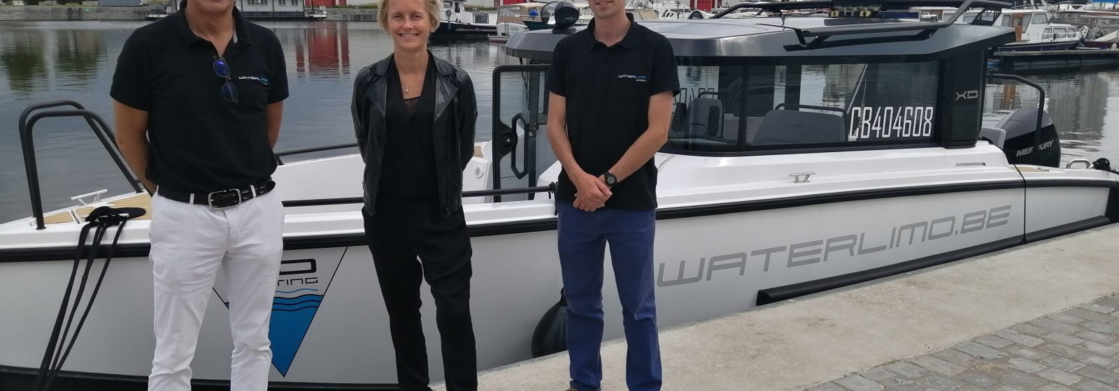 Philippe Ophoff en Hervé Houard van XO Boating samen met Antwerps havenschepen Annick De Ridder