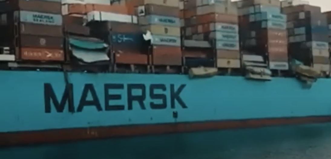 Op de 'Maersk Essen' zijn zes containerstacks ingestort