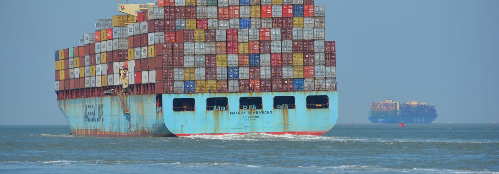 De 'Maersk Sembawang' (7.250 teu) afvarend op de Westerschelde