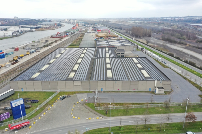 Het voormalige magazijn van DSV in de haven van Brussel ligt achter de Trimodal Terminal Brussels (TTB)