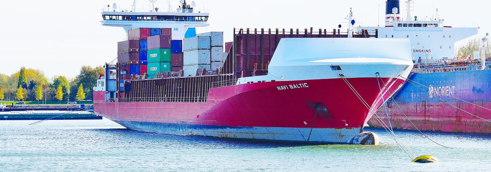 Navi Baltic containerschip