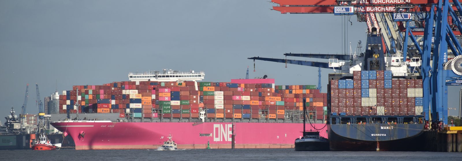 Sea Lead Shipping concurreert met de kleine 'Manet' van 2.226 teu (rechts) met de grote carriers in de Far East trade
