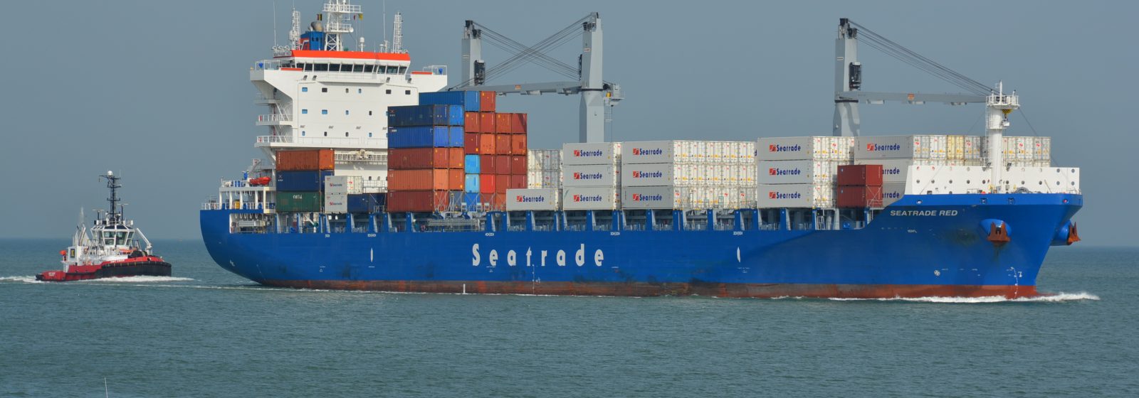 seatrade red containerschip
