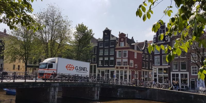 In 30 Nederlandse binnensteden moeten vanaf 2025 schone busjes en trucks rijden