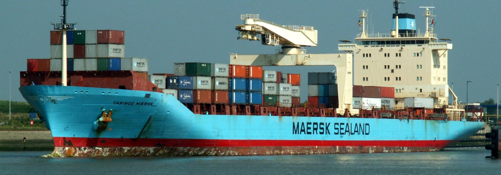 Archieffoto van de 'Taasinge Maersk' bij vertrek uit Antwerpen in 2005
