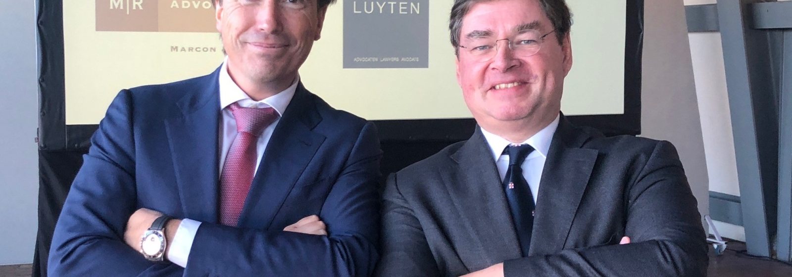 Vincent Fransen (links) en Taco van der Valk als voorzitters van de Belgische en Nederlandse verenigingen voor Zeerecht