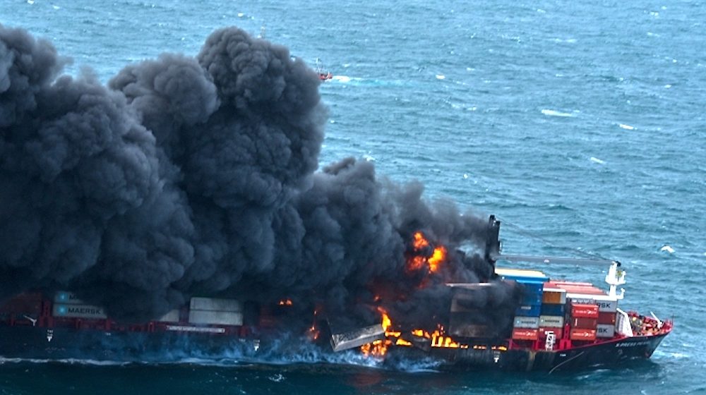 Hevige brand op het containerschip 'X-Press Pearl'