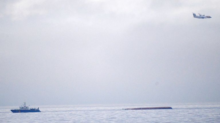 'Karin Hoj' ligt omgekeerd in Baltische Zee na aanvaring met 'Scot Carrier'