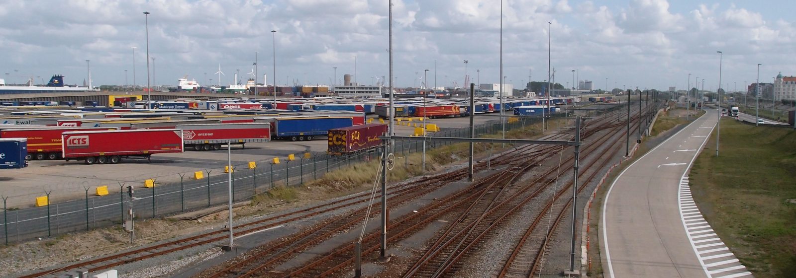 Terminal P&O Ferries op westelijke strekdam Zeebrugge