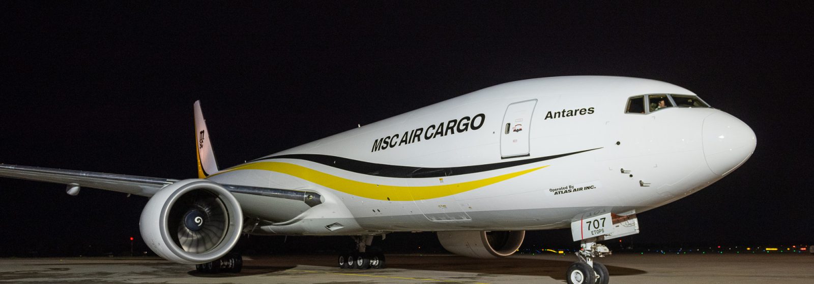 Vrachtvliegtuig van MSC Air Cargo landt op Liege Airport