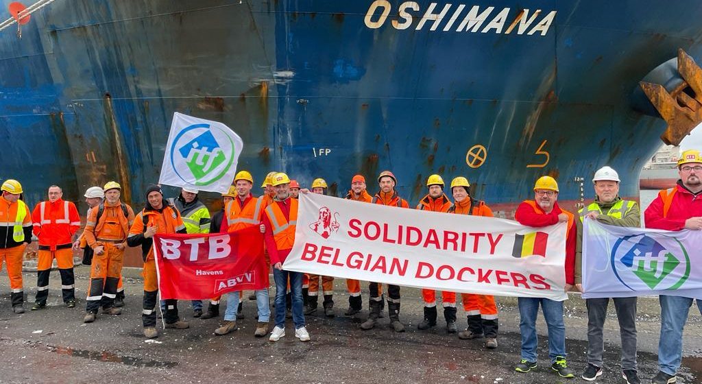 Solidariteitsactie havenarbeiders Euroports met collega's bij Verbrugge Terminals