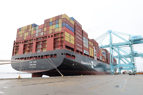 De 'ZIM USA' vervoert containers van Maersk, MSC en ZIM.