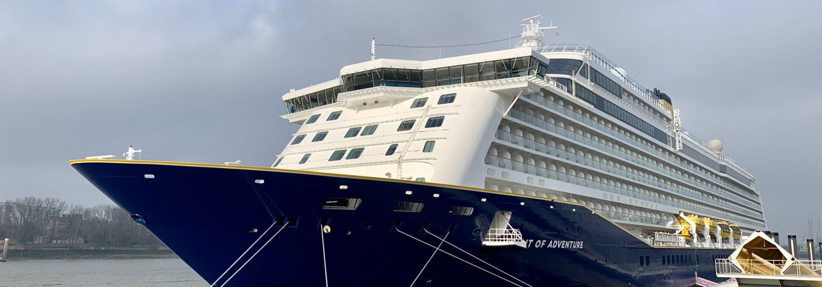 De 'Spirit of Adventure' van SAGA Cruises tijdens zijn first call of port in Antwerpen