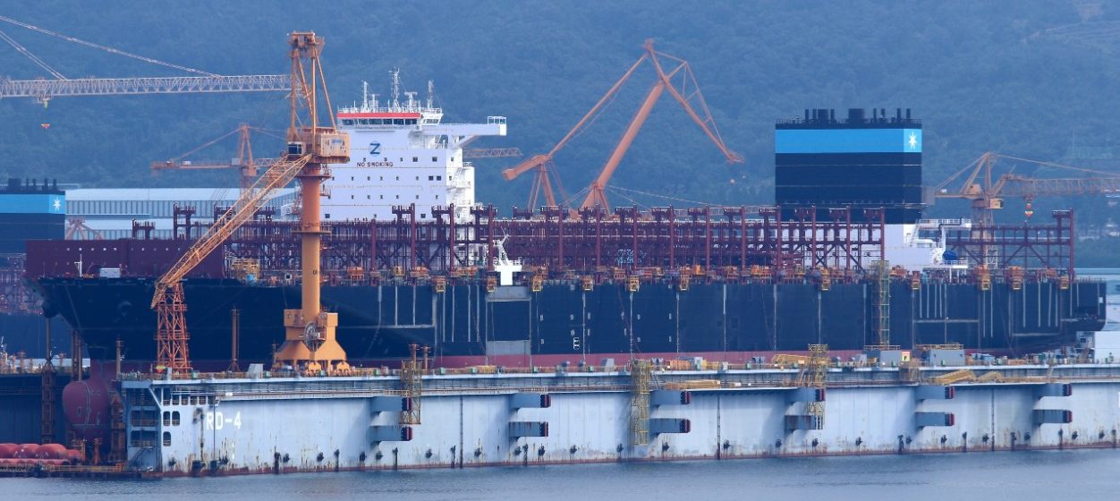 De 'Maersk Canyon' (15.413 teu) in aanbouw bij Daewoo