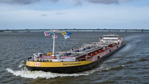 Het laagwaterschip 'Stolt Ludwigshafen' dat voor BASF zal varen.