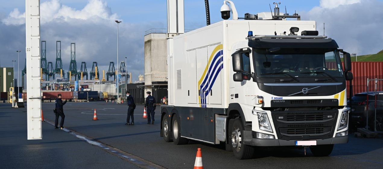Mobiele scanner van de douane in Antwerpen