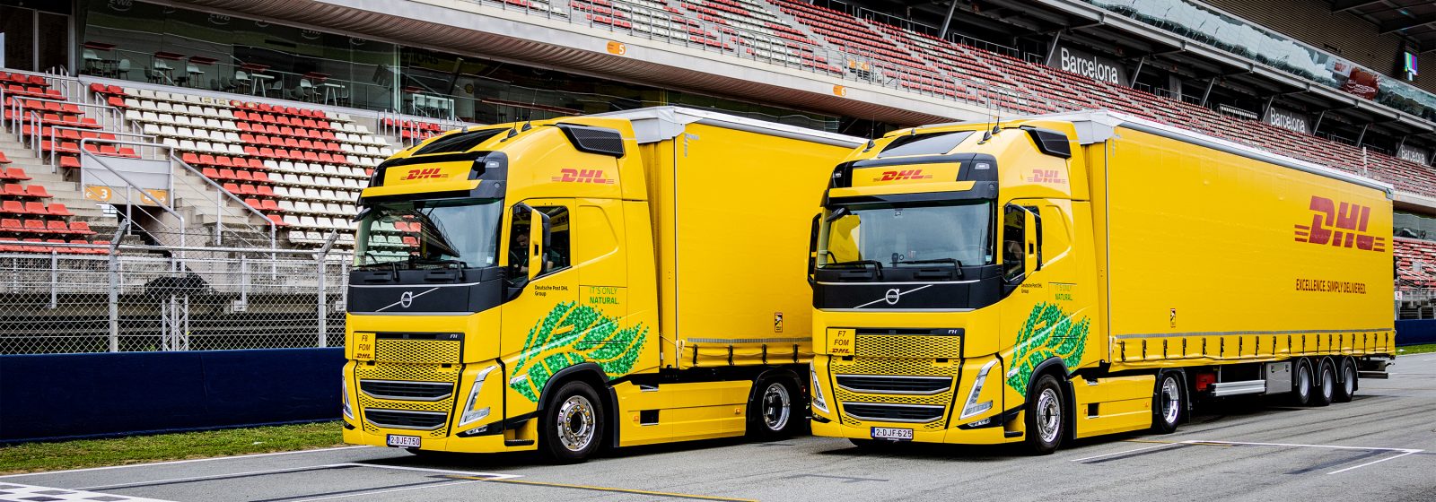 Trucks van DHL op biobrandstof voor de logistiek van de F1-races