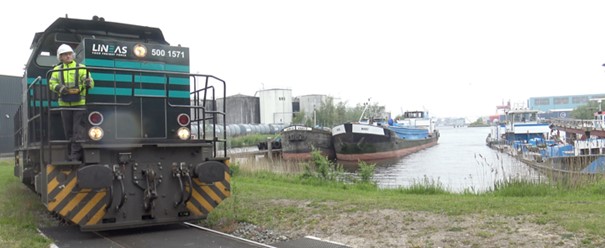 Een locomotief van Lineas in actie in Nederland