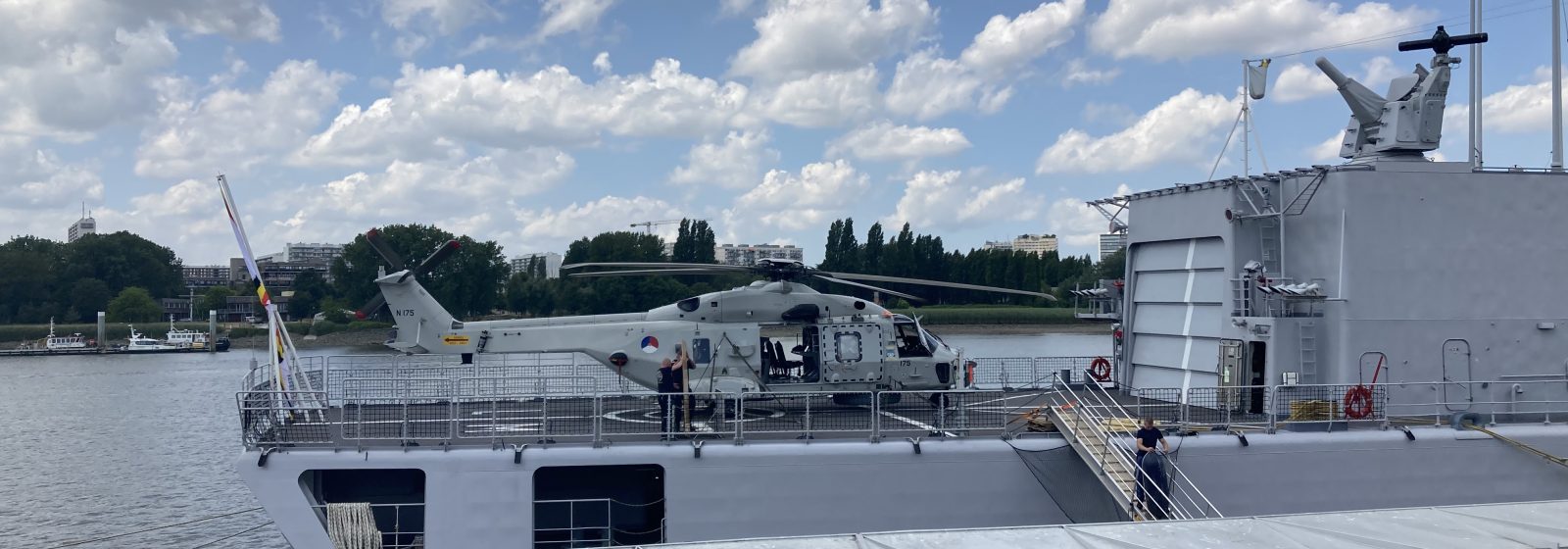 Helikopter aan boord van het Belgische fregat 'Louise-Marie'
