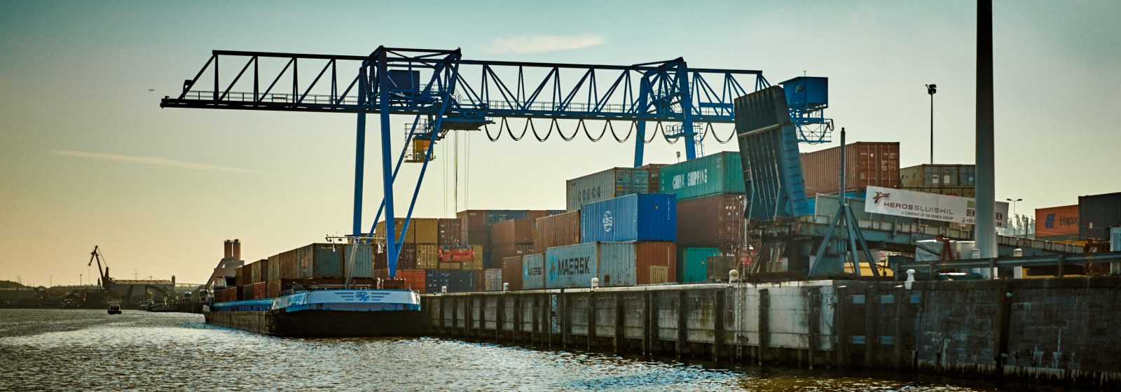 De containerterminal in de haven van Brussel