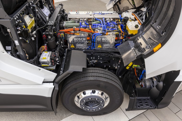 IVECO-vrachtwagen voorzien van waterstofcel van Bosch