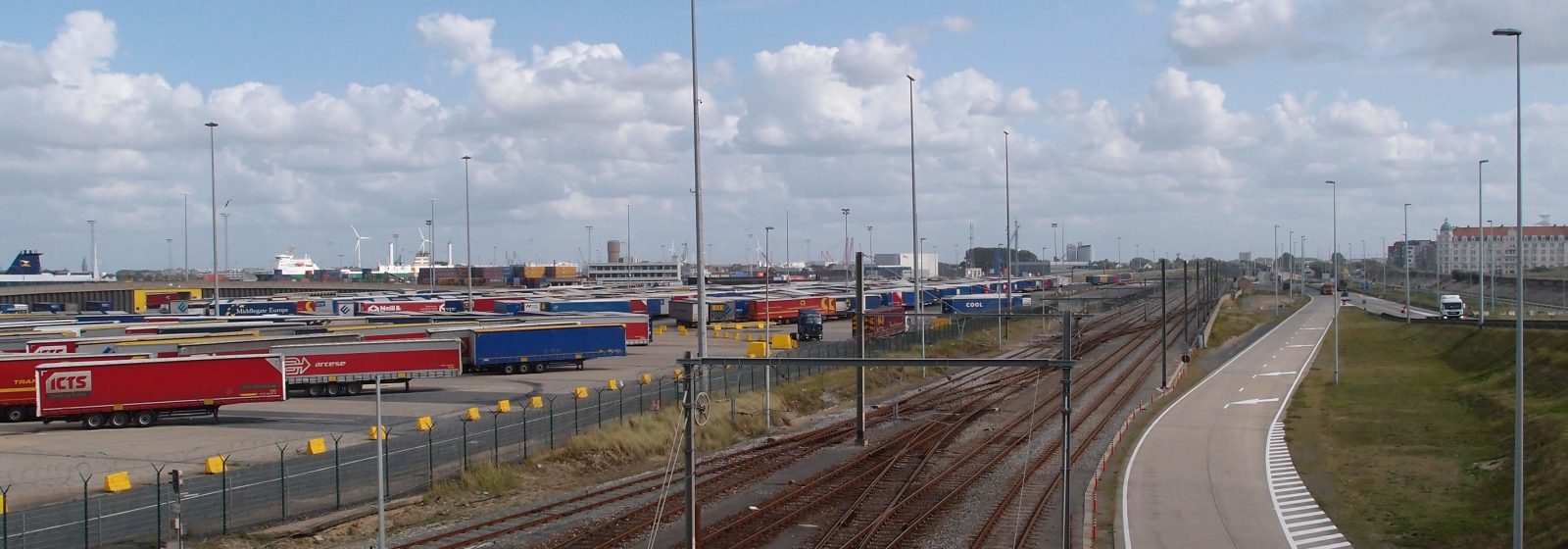 Terminal P&O Ferries in voorhaven Zeebrugge