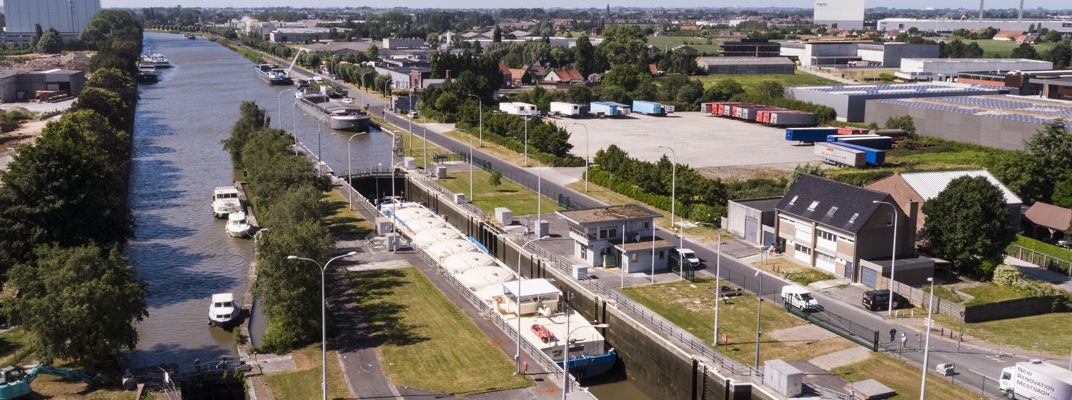 De sluis van Ooigem op het kanaal Roeselare-Leie